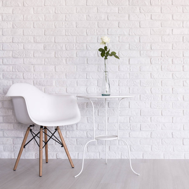 White simple room with modern chair - Foto, afbeelding