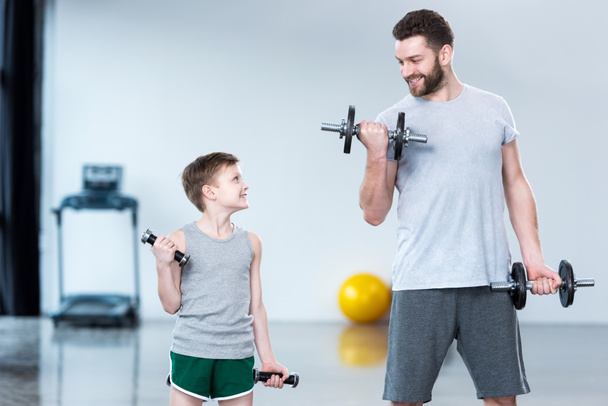Boy training with coach - Фото, изображение