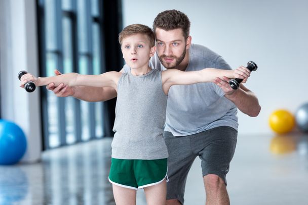 Boy training with coach - Zdjęcie, obraz