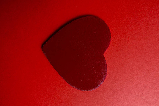 wooden heart shape and puzzle. Love concept - Foto, Imagen