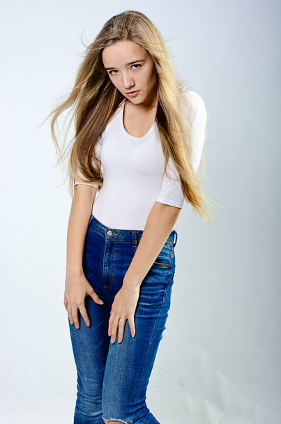 beautiful girl in t-shirt and jeans - Fotó, kép