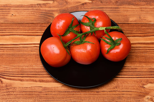vegetable, fresh tomatoes on vine or branch - Foto, Imagem