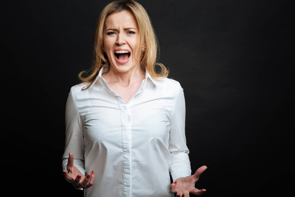 Irritated mature woman shouting in the studio - Foto, afbeelding