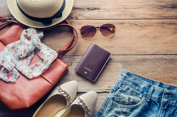 Одежда и аксессуары для женщин, готовых к путешествиям - стиль жизни
 - Фото, изображение