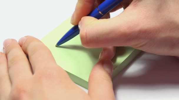 Mujer escribe una nota
  - Metraje, vídeo