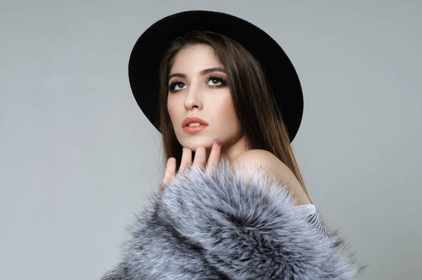 Close-up portrait of a woman in a black hat and fur - Photo, Image