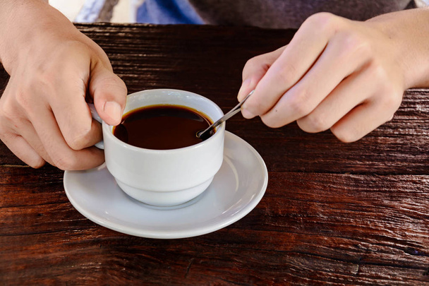 Kahve fincanı ahşap masada  - Fotoğraf, Görsel