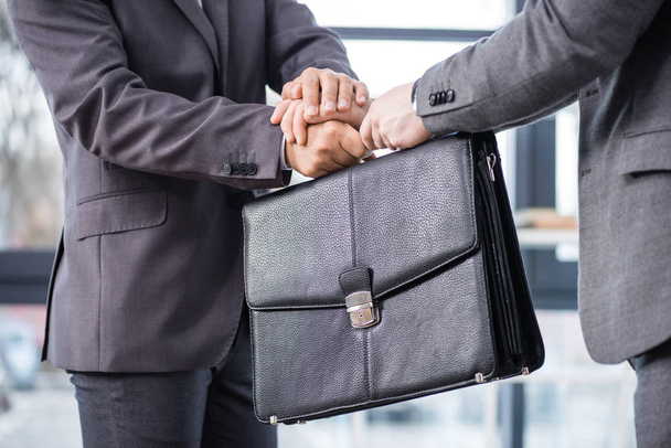 businessmen shaking hands - Fotografie, Obrázek