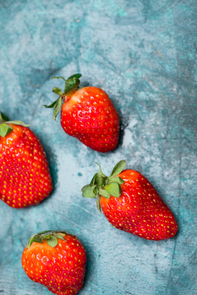 ripe red strawberries - Fotó, kép