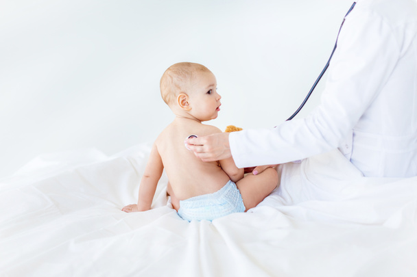 Babyjongen met de stethoscoop   - Foto, afbeelding