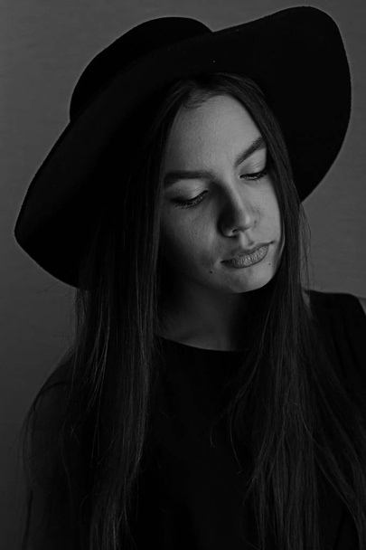teenage girl in black hat - Foto, Imagem