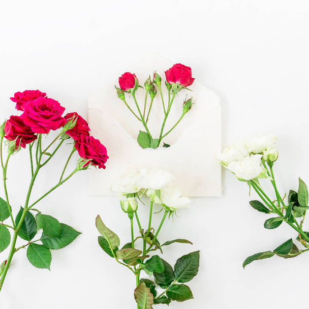 Красивые розы в конверте
  - Фото, изображение