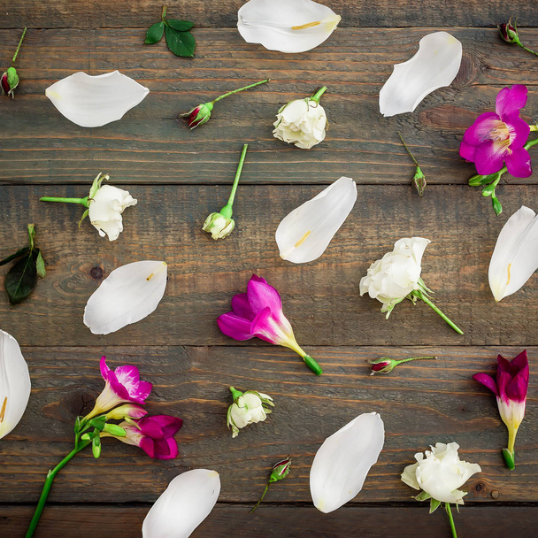 beautiful  flowers on wooden background - Fotoğraf, Görsel