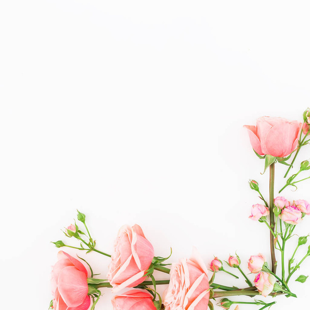 Розовые розы на белом
 - Фото, изображение