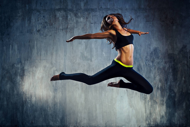 Young sports woman jumping - Fotó, kép