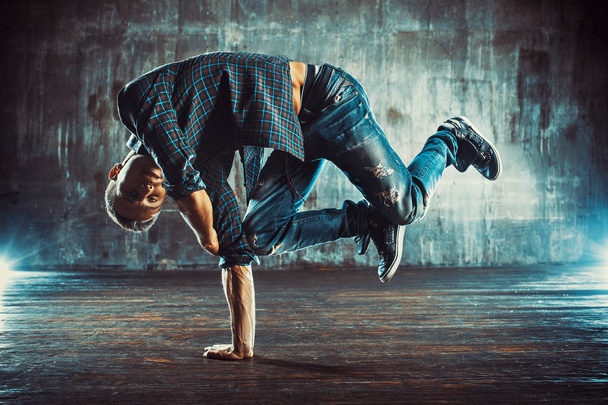 Break dancing man - Фото, изображение