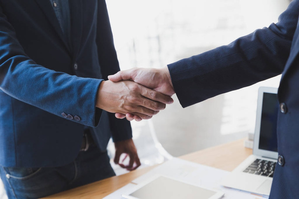 businessman handshaking after meeting in office - teamwork, coop - Φωτογραφία, εικόνα
