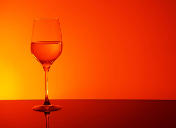 Glass of White Wine - Foto, afbeelding