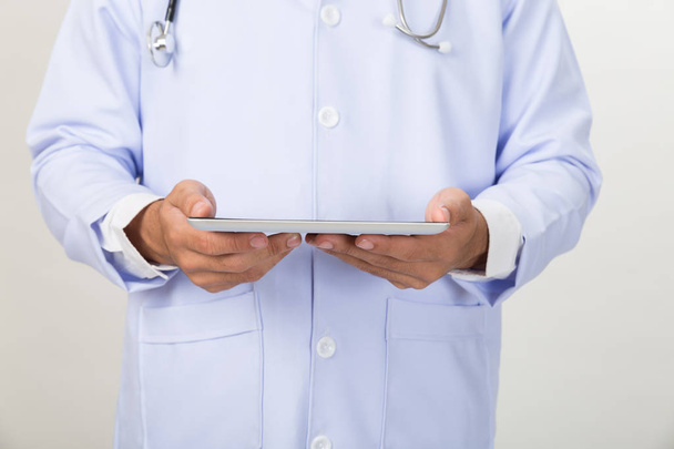 Ιατρική γιατρός εργασίας με σύγχρονο tablet υπολογιστή - te ιατρικών - Φωτογραφία, εικόνα