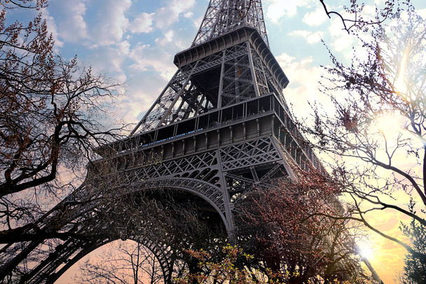 Παρίσι, Πύργος του Άιφελ. Ανατολή ηλίου - Φωτογραφία, εικόνα