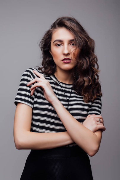 Fashion portrait pretty sweet young woman over grey background - Foto, imagen
