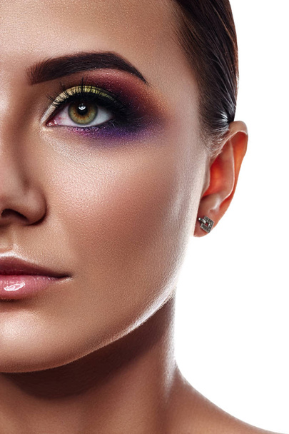 Schönheit weibliches Modell mit kommerziellen Make-up - Foto, Bild