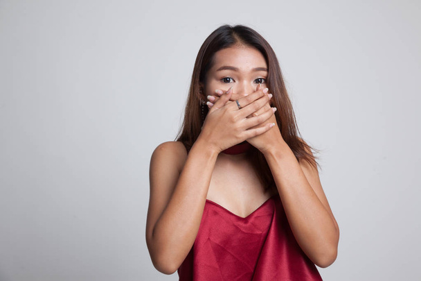Beautiful young Asian woman close her mouth. - 写真・画像