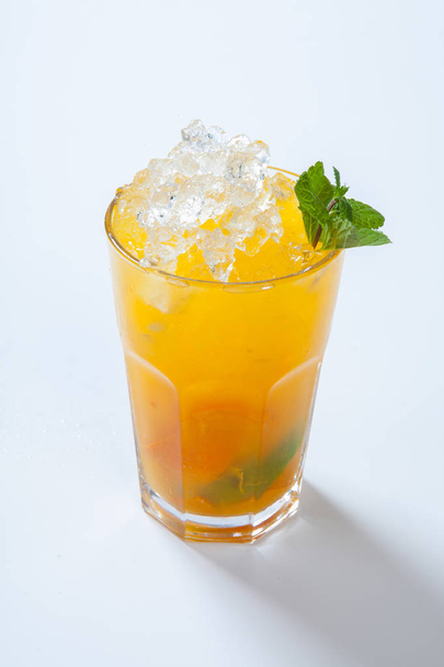 Summer lemonade with orange, ice and mint - Zdjęcie, obraz