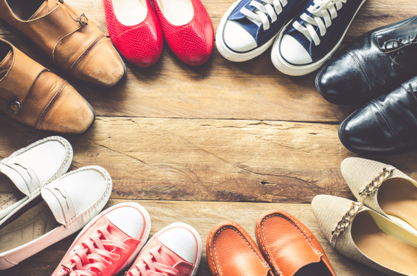 scarpe vari stili su un pavimento di legno - stili di vita
. - Foto, immagini