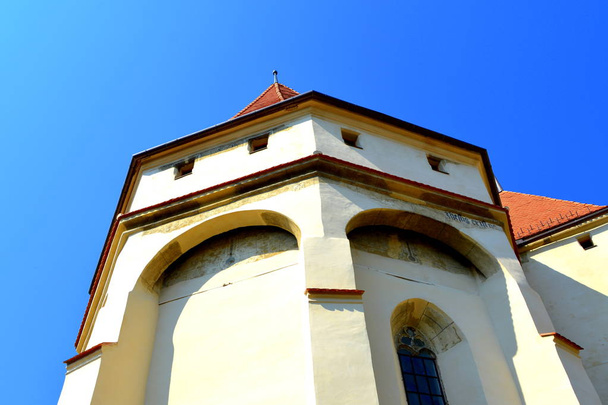 Ortaçağ Sakson kilise Saschiz Keisd, Transilvanya güçlendirilmiş. Keisd Wurmloch Romanya Transilvanya bölgesinde bir kilisede müstahkem kilisesidir. Bu etnik Alman Transilvanya Sakson toplum tarafından yaptırılmıştır.  - Fotoğraf, Görsel