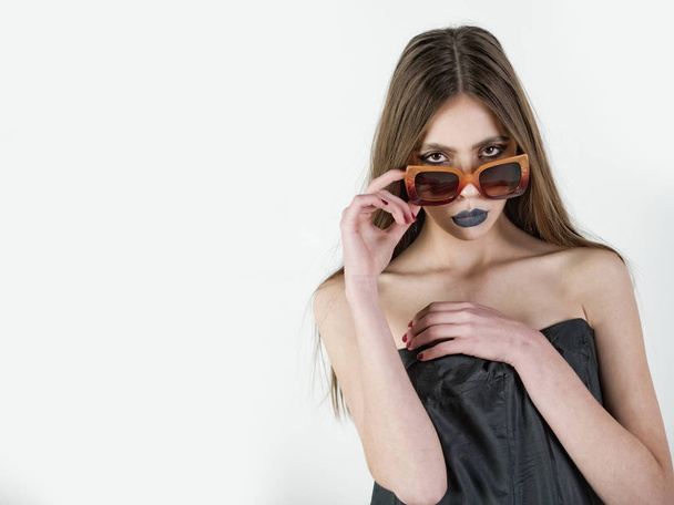 beauty fashion model girl portrait, wearing stylish sunglasses, copy space - Photo, Image