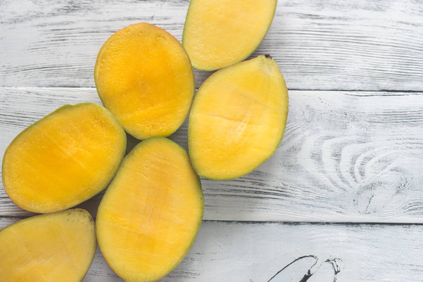 Halves of mango - Foto, imagen