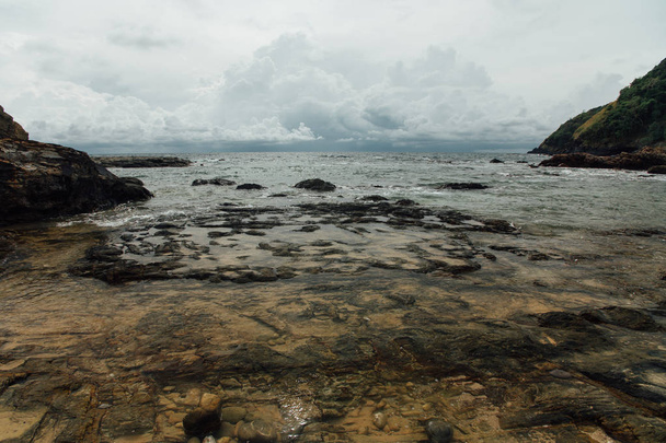 precipice is a sea view. Storm sky, power. Stones in the sea. - Fotoğraf, Görsel