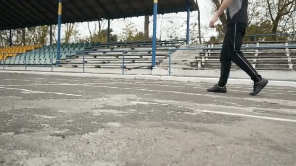 Runner Comes to Low Start Position - Materiał filmowy, wideo