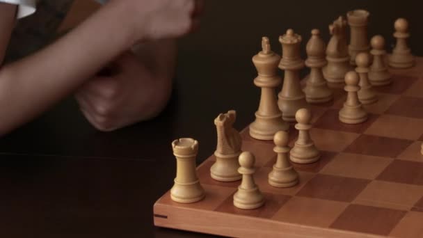 ręcznie szachownica - Materiał filmowy, wideo