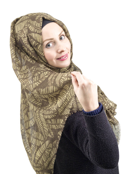 portré fiatal muzulmán nő - Fotó, kép