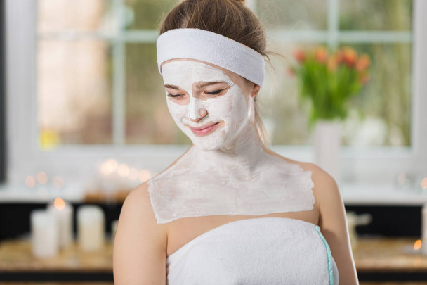 Young woman at enzymatic peeling therapy in spa - Photo, Image