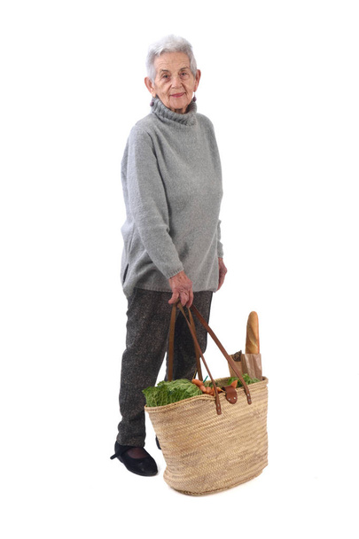Anziani donna andare a fare shopping isolato su bianco
, - Foto, immagini
