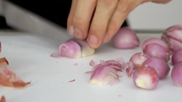  Нарезание овощей на кухне
 - Кадры, видео