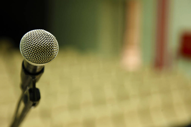 Микрофон и сиденья
 - Фото, изображение