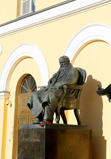 Památník na Alexander Nikolajevič Ostrovskij, ruský spisovatel - Fotografie, Obrázek