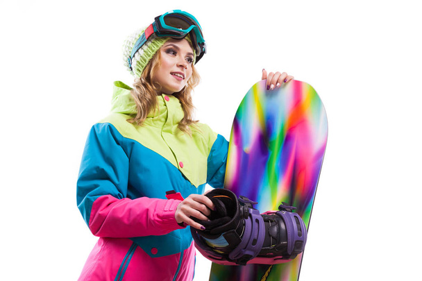 mooi meisje in ski pak met snowboard  - Foto, afbeelding