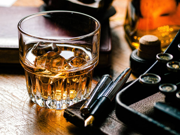 Writers night with a glass of whiskey - Fotografie, Obrázek