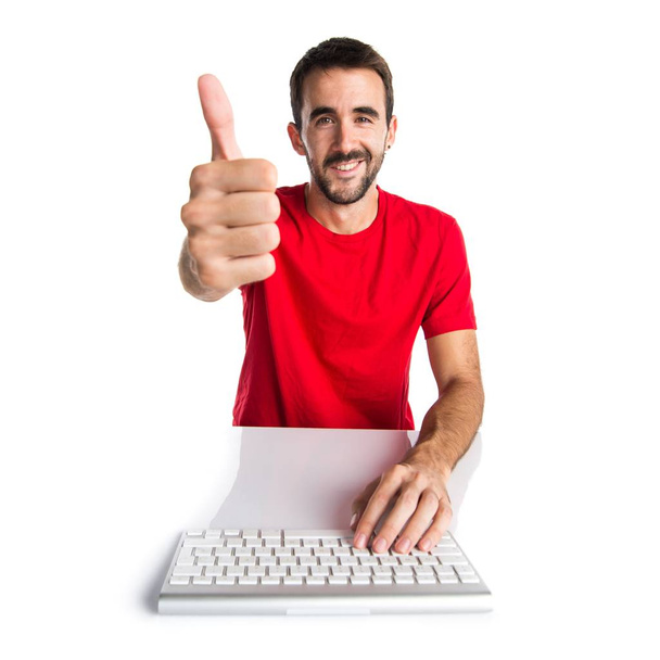 Комп'ютерний технік, що працює зі своєю клавіатурою з великим пальцем вгору
 - Фото, зображення