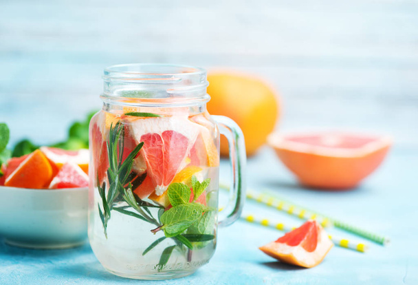 fresh drink with grapefruits  - Foto, afbeelding