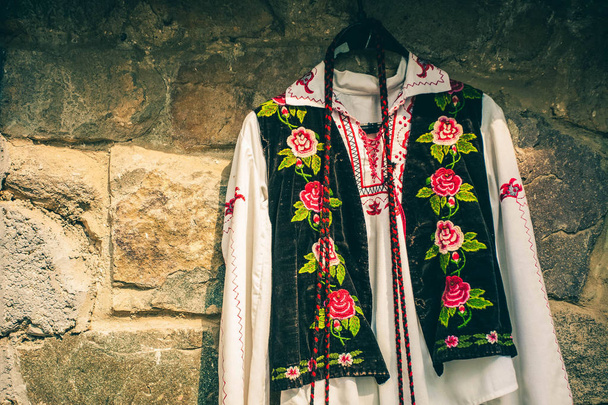 Auténticos detalles folclóricos de trajes de Bulgaria. Bulgaria en detalle
 - Foto, imagen