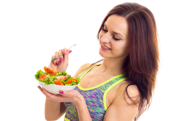 Mulher esportiva segurando salada
 - Foto, Imagem