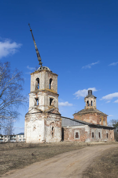 ruined abandoned church - Φωτογραφία, εικόνα