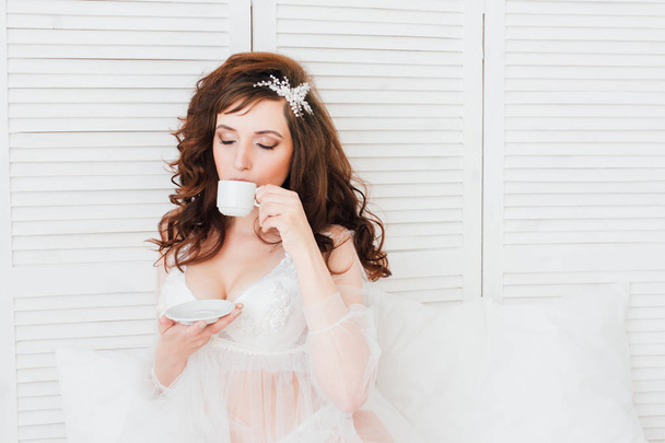 Morning boudoir bride - Foto, afbeelding