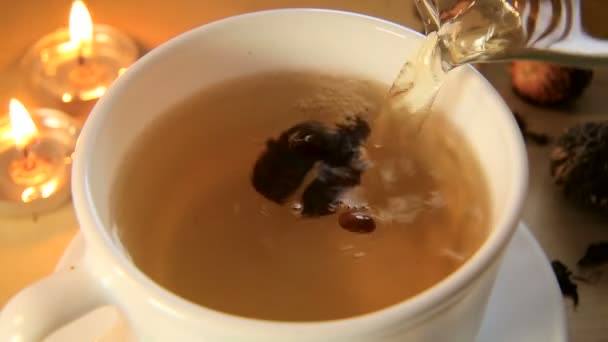 Une tasse de thé à l'anis
 - Séquence, vidéo